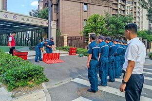 佛光再照大地！克莱近4场比赛合计投进23记三分 三分命中率为50%